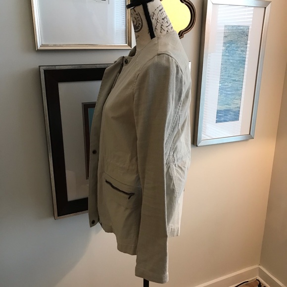 Loft Jacket - Picture 3 of 9